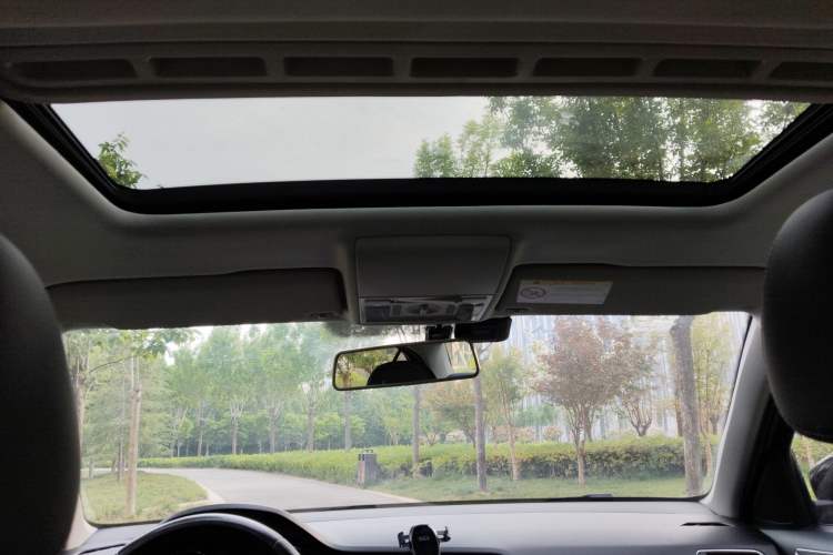 Used Volkswagen Lavida 2015 1.6L Automatic Comfort Edition Interior 8