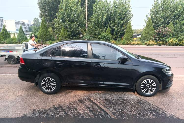 Used Volkswagen Santana 2016 1.6L Manual Fashion Edition Exterior 2