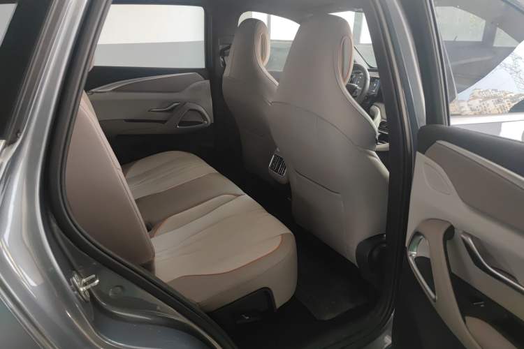 Used BYD Song Pro New Energy 2024 HONOR Edition DM-i 71KM Navigation Model
