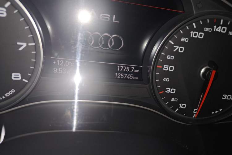 Used Audi A6L 2017 45 TFSI quattro Sport Edition Odometer Close Up