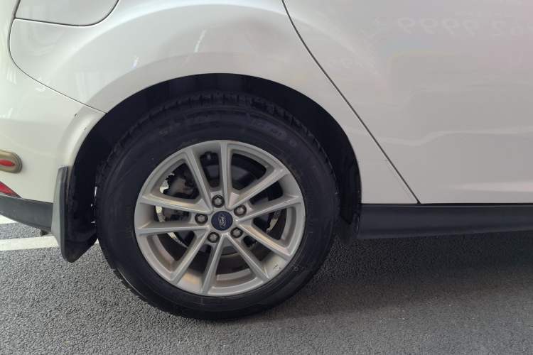 Used Ford Focus 2018 Hatchback Classic 1.6L Automatic Trendy SmartDrive Edition Exterior 3