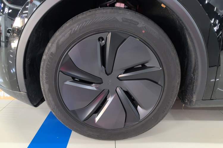 Used Tesla Model Y 2025 Rear-Wheel-Drive Version