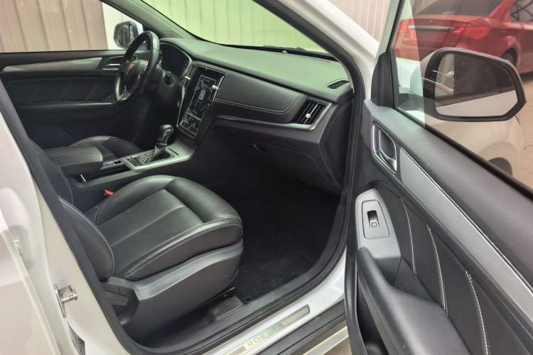 Used Roewe RX5 2018 20T Two-Wheel Drive Automatic Internet Smart Edition
