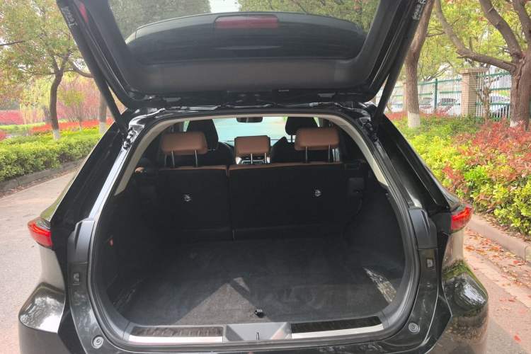 Used Toyota Venza 2022 2.0L CVT Two-Wheel Drive Prestige Edition Trunk