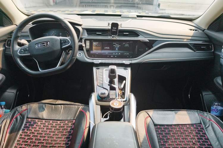 Used Geely Auto Emgrand X7 Sport 2020 1.5TD Automatic Smart Connect PRO Center Console