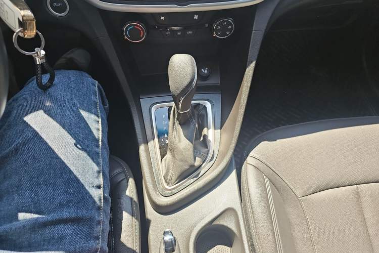 Used Buick GT 2021 Revised Version Flagship 1.5L Automatic Elite Edition Gear Lever