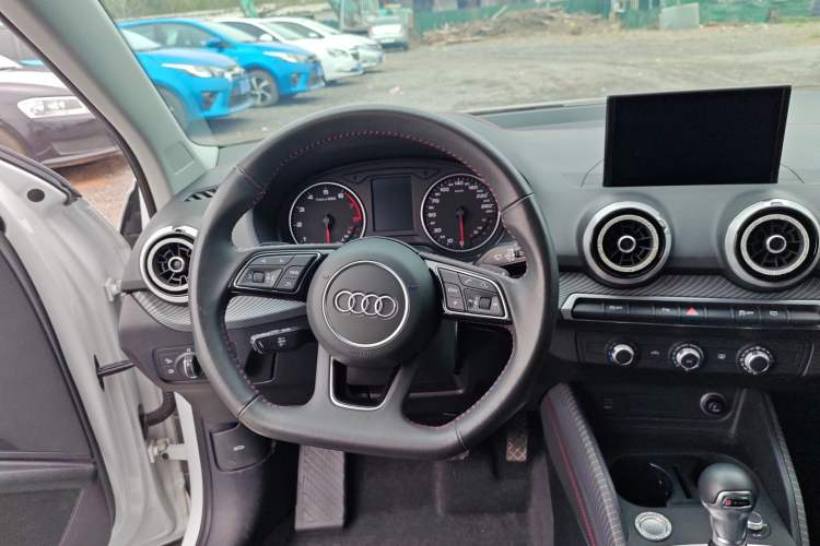 Used Audi Q2L 2022 35 TFSI Progressive Dynamic Edition Steering Wheel