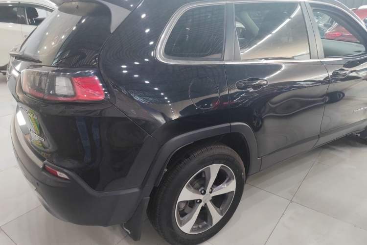 Used Jeep Cherokee 2019 2.0T Four-Wheel Drive Exploration Edition + Autonomous Driving Smart Package China V
