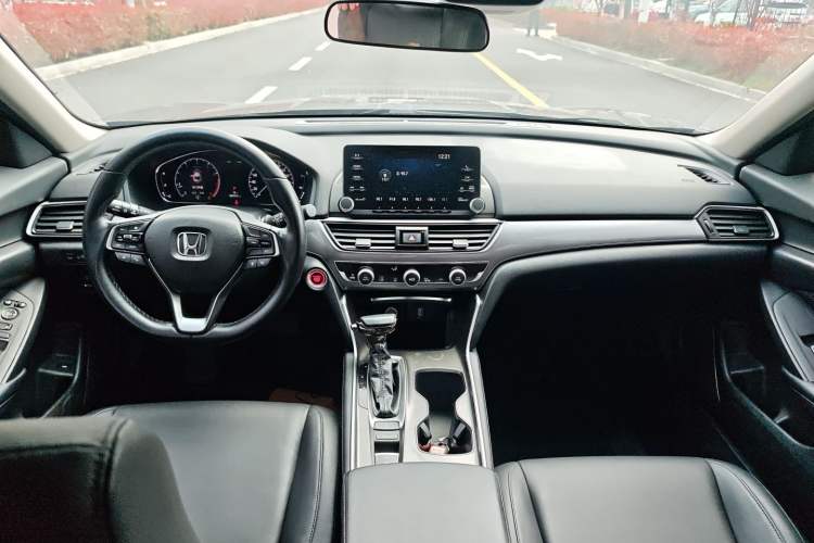 Used Honda Accord 2018 260TURBO Luxury Edition China VI Center Console