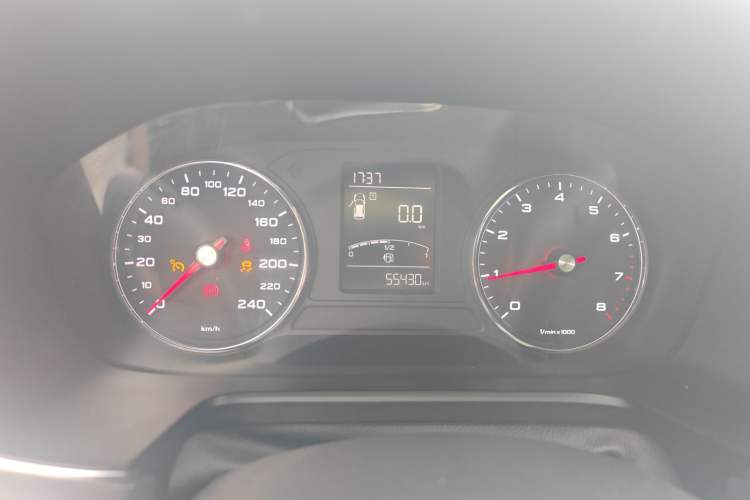 Ojetý Roewe RX5 2018 20T Two-Wheel Drive Manual Flagship Edition
