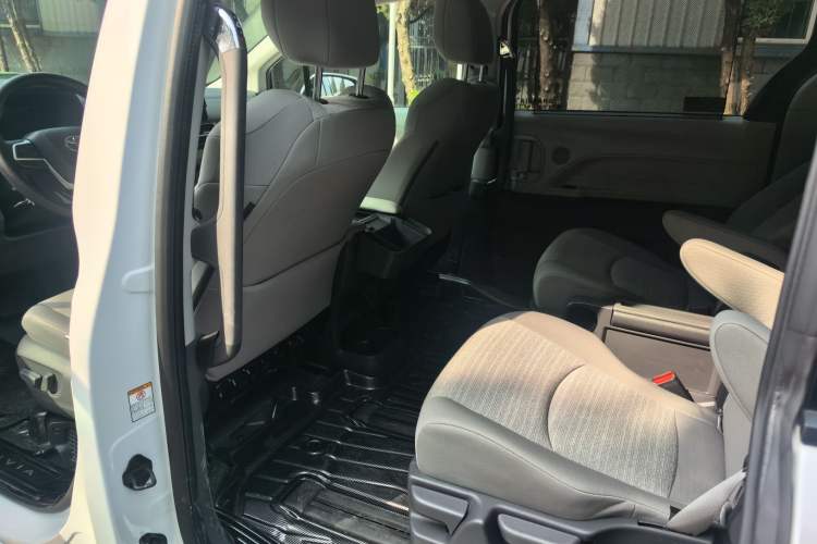 Used Toyota SIENNA 2024 2.5L Hybrid Comfort Edition