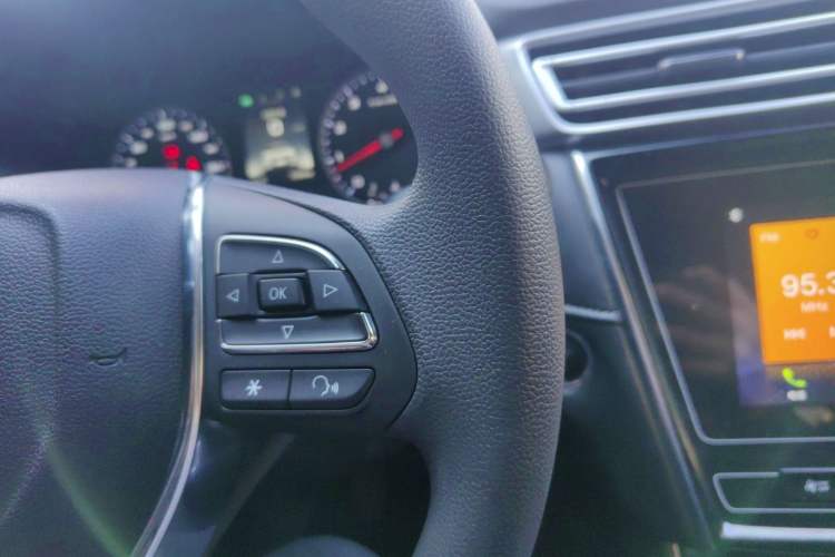 Used Roewe i5 2019 1.5L Manual 4G Connected Langyue Edition