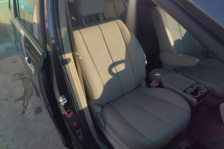 Used Mazda Mazda 8 2011 2.3L Ultimate Edition