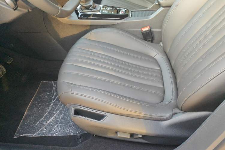 Used Peugeot 408 2022 1.6T Light-Chasing Edition Left Front Seat