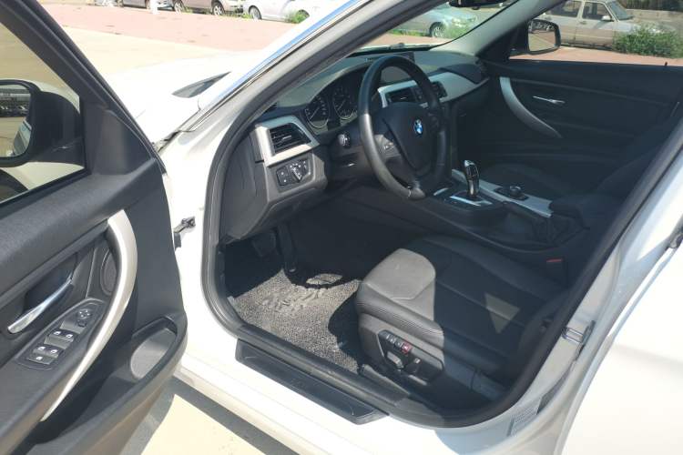 Used BMW 3 Series 2015 316Li Fashion Model