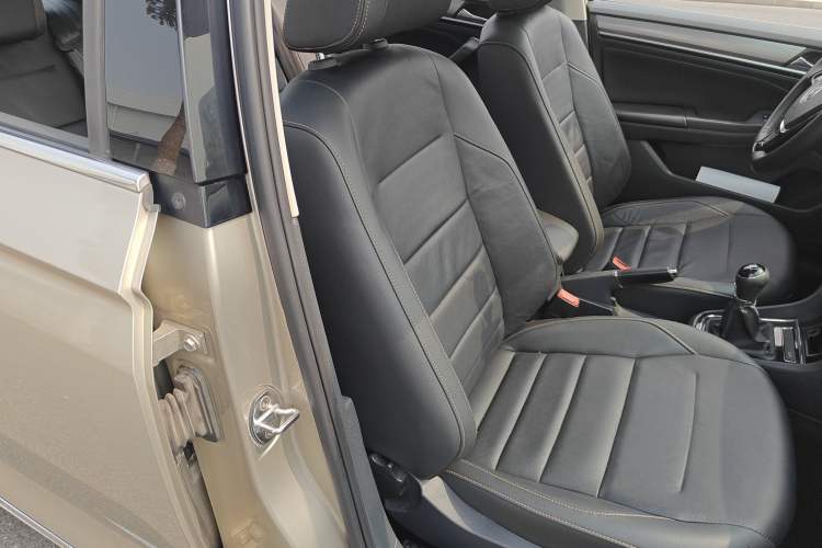 Used Volkswagen Bora 2016 1.6L Manual Comfort Model Right Front Seat