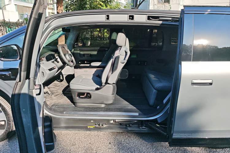 Used Zeekr MIX 2025 Intelligent Driving Version
