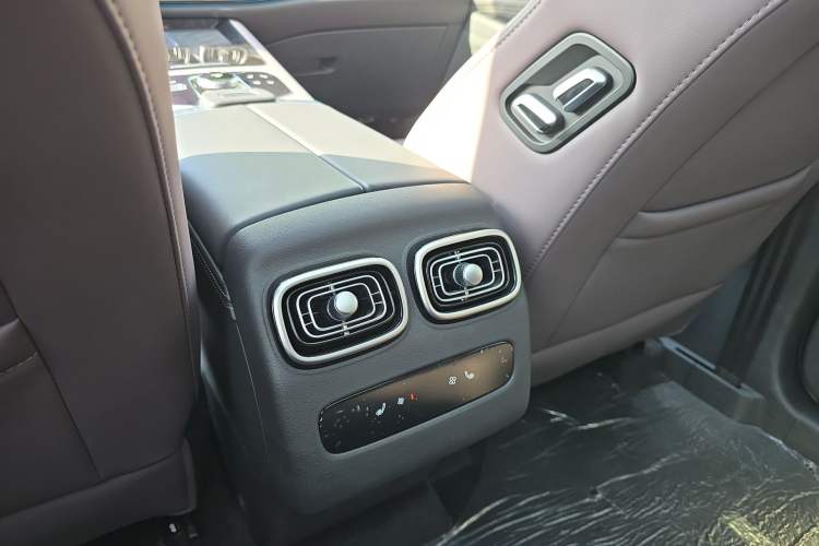 Used Chery Tiggo 9 2024 2.0T Automatic Two-Wheel Drive Ultra-Comfortable Deluxe Edition