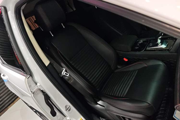 Used Land Rover Discovery Sport 2020 249 PS R-Dynamic Performance Tech Edition 5 Seats
