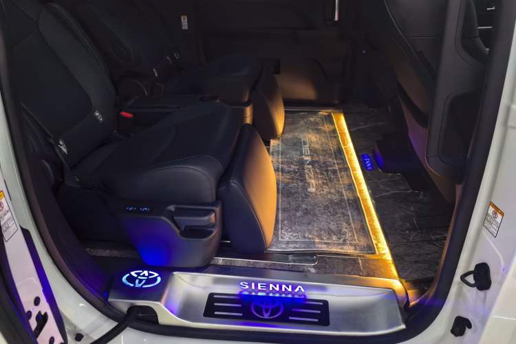 Used Toyota SIENNA 2021 2.5L Hybrid Ultimate Edition Interior 3