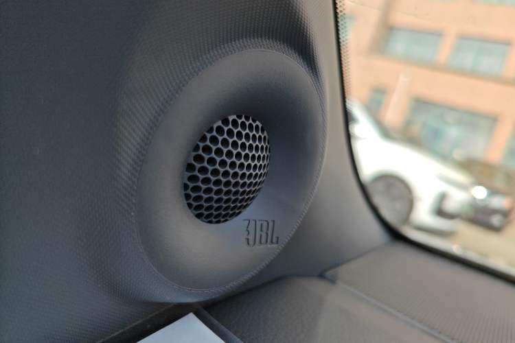 Used Toyota SIENNA 2021 2.5L Hybrid Platinum Edition Interior 5