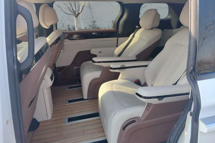 Used BYD Xia 2025 DM-i 1.5T 180km Beyond Edition Interior 3