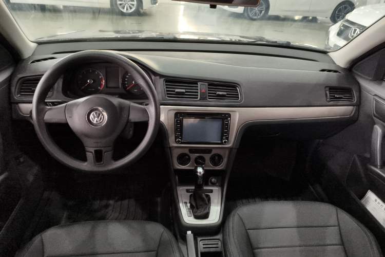 Used Volkswagen Lavida 2013 Revised Classic 1.6L Automatic Fashion Edition