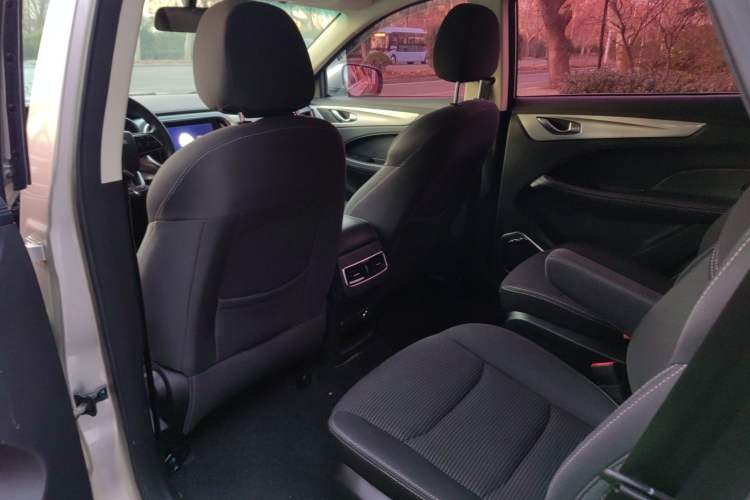 Used JETOUR X90 2019 1.6T DCT Yue Lü Edition 6 Seats China VI Standard Interior 3