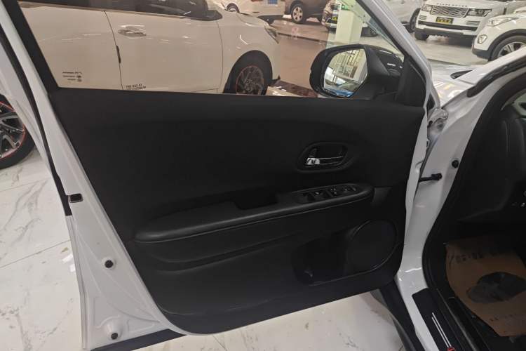 Used Honda Vezel 2020 1.5L CVT Elite Edition Interior 2