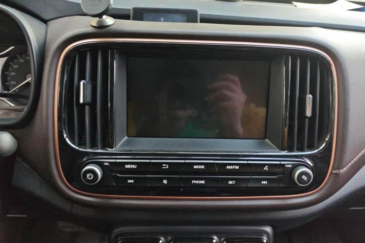 Used GAC Trumpchi GS3 2017 150N Automatic Elite Edition Audio And AC Panel