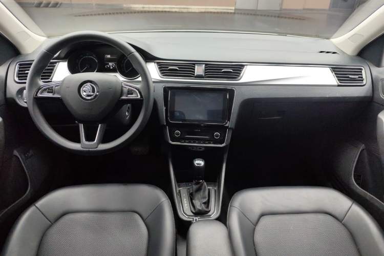 Used Skoda Rapid 2022 1.5L Automatic Comfort Edition Center Console