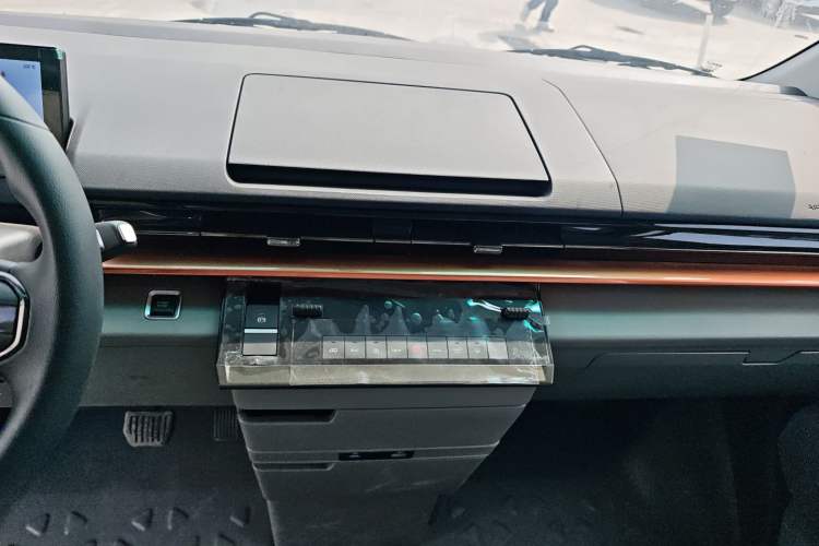 Used Farizon Super VAN 2025 Zhifu Edition, Short-axle Mid-roof 68kWh ZhiXin Interior 3