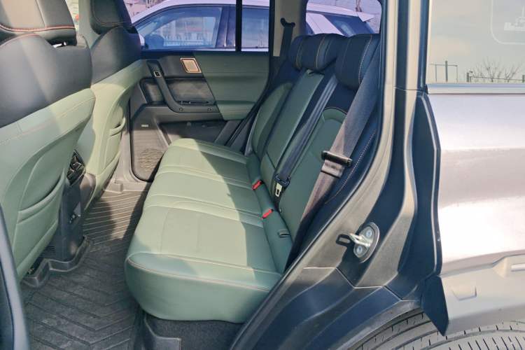 Used iCAR 03 2024 501km Two-Wheel Drive Long-Range Version Left Rear Seat