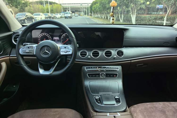 Used Mercedes-Benz E-Class 2019 E 300 L Sporty and Stylish Model