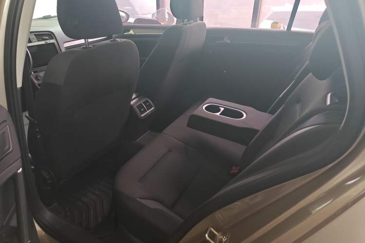 Used Volkswagen Golf 2016 180TSI Automatic Comfort Model Interior 1