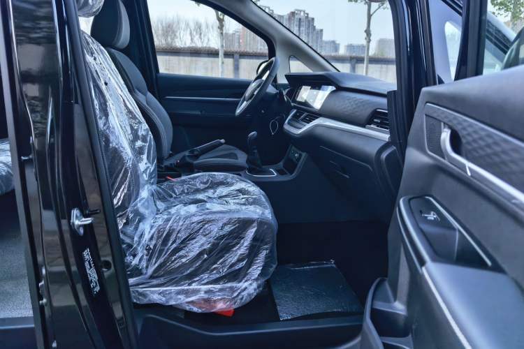 Used BAW Ruisheng Ace M7 2026 Model 1.6L Manual Standard Wheelbase Comfort 7-seater Interior 2