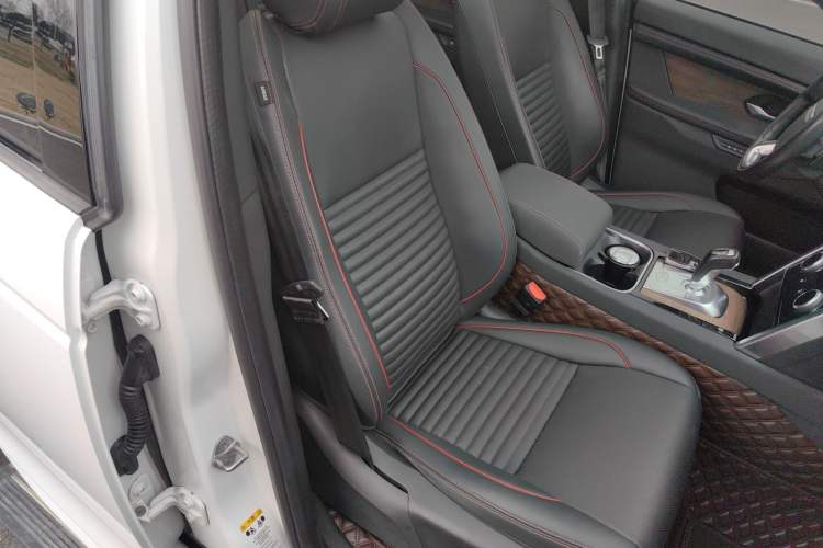 Used Land Rover Discovery Sport 2020 249 PS R-Dynamic Performance Tech Edition 7 Seats Right Front Seat