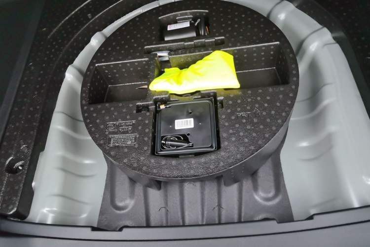 Used Roewe i5 2026 Model 1.5L Manual Comfort Version
