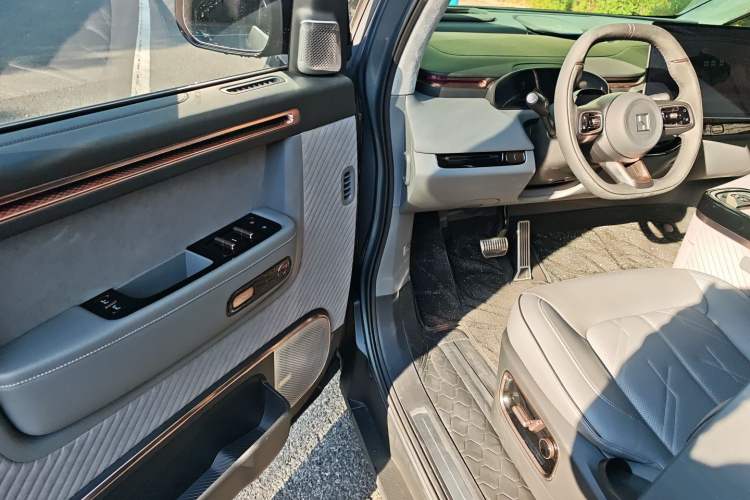 Used Zeekr MIX 2025 Intelligent Driving Version
