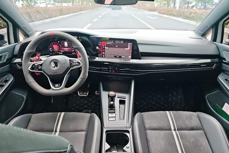 Used Volkswagen Golf 2021 280TSI DSG 30th Anniversary Edition Center Console