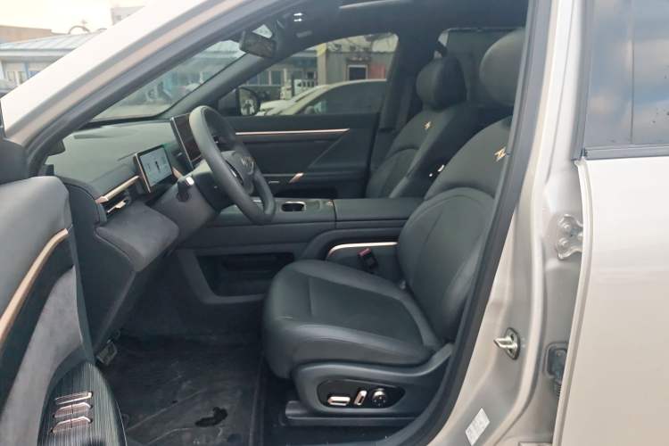 Used Dongfeng eπ eπ008 2024 210Max Range-Extended Version 6 Seats
