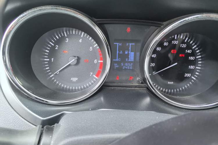 Used HYOSOW S3 2015 1.5L Luxury Model China V Standard Odometer Close Up