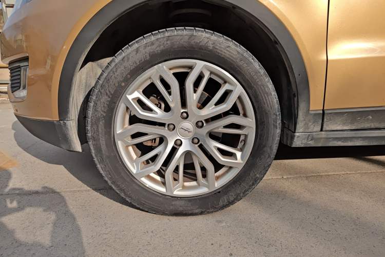 Used Land X7 2015 2.0T Panoramic Prestige Edition
