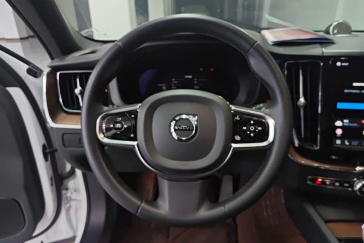 Used Volvo XC60 2024 B5 4x4 Smart Luxury Edition
