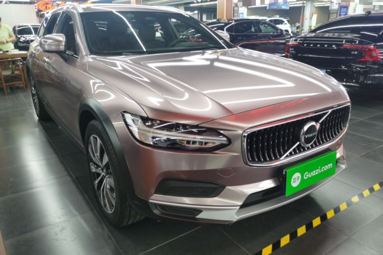 Used Volvo V90 2023 Cross Country B5 AWD Smart Range Edition

