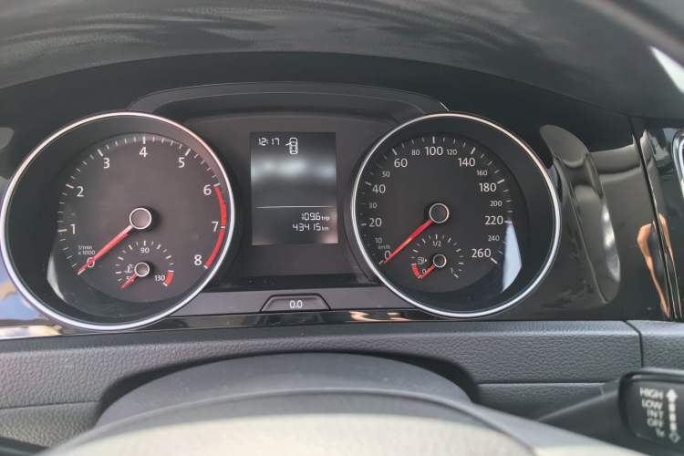 Used Volkswagen Golf 2018 1.6L Automatic Fashion Model Odometer Close Up