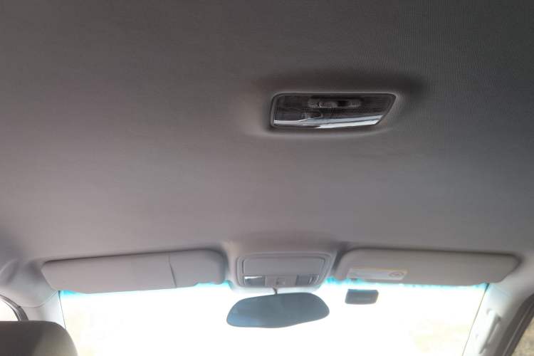 Used JMC Yusheng S350 2013 2.4T Automatic 2WD Diesel Luxury Edition 5 Seats
