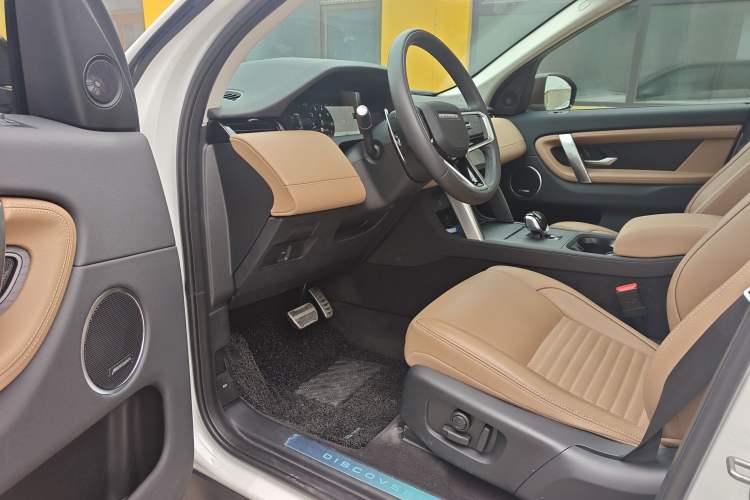 Used Land Rover Discovery Sport 2025 249 PS Explorer Special Edition Interior 3