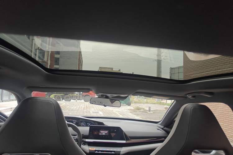 Used Changan UNI-V iDD 2024 Blue Whale Smart Electric iDD 136km Luxury Model