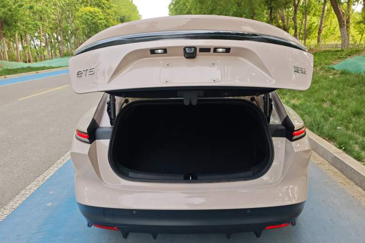 Used Nio ET5 2024 75 kWh Trunk